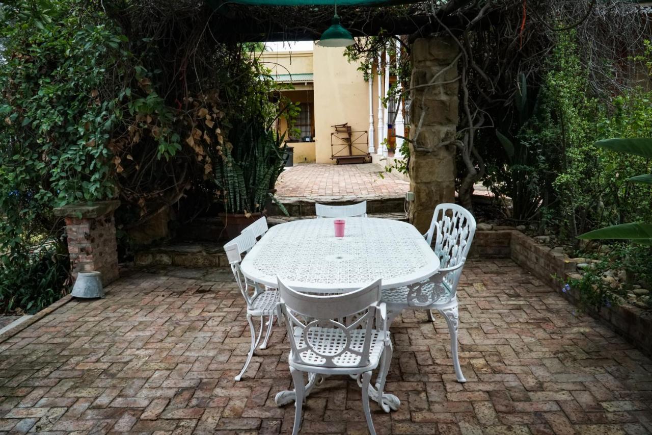 Outentique Accommodation Oudtshoorn Eksteriør bilde