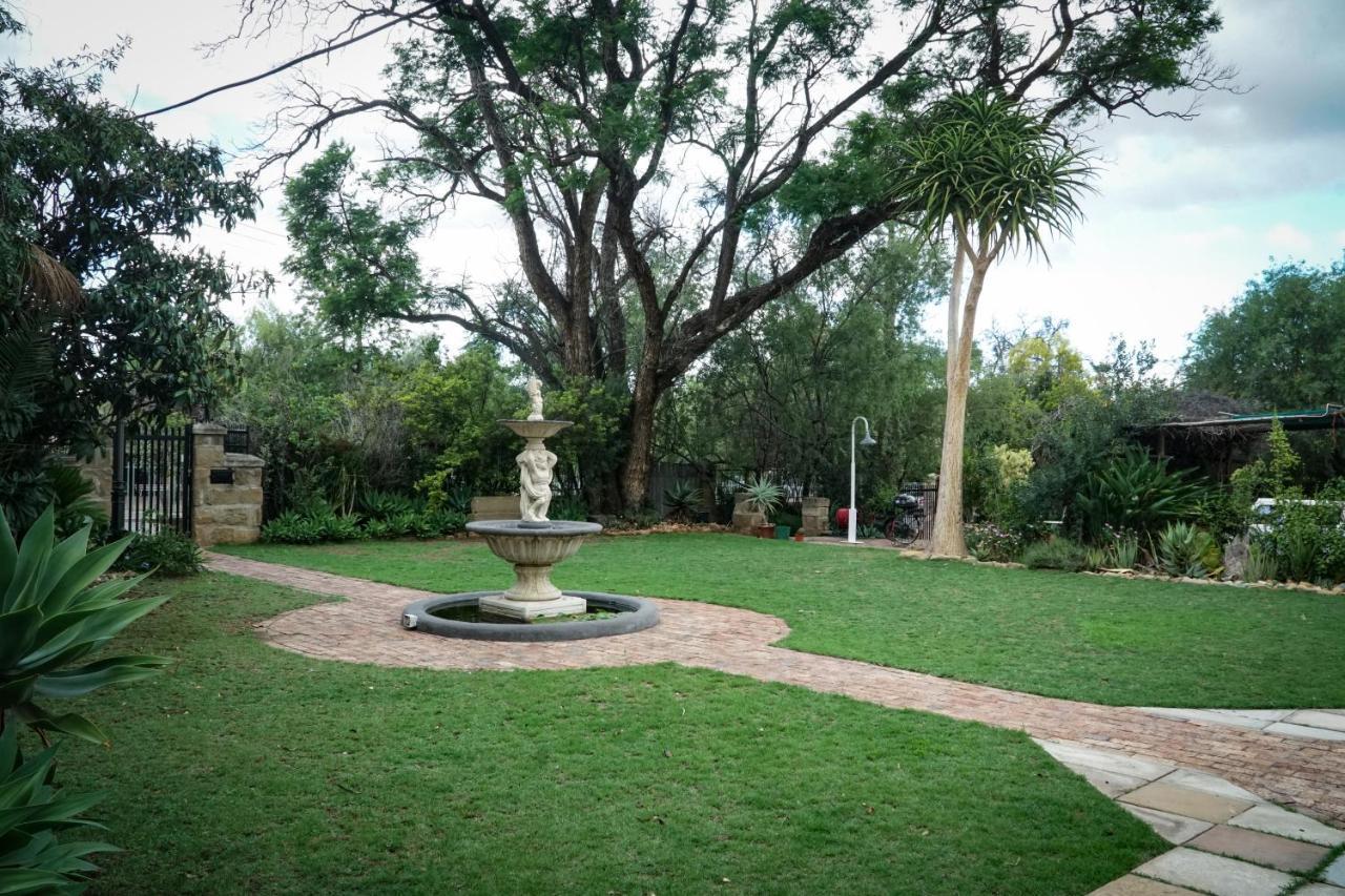 Outentique Accommodation Oudtshoorn Eksteriør bilde